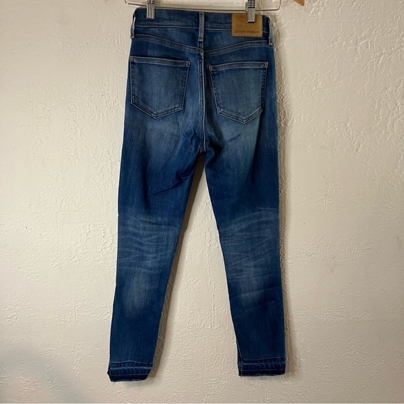 Aritzia Denim Forum The Nico Mid Rise Cropped Jeans in Medium Lagoon - Picture 6 of 10